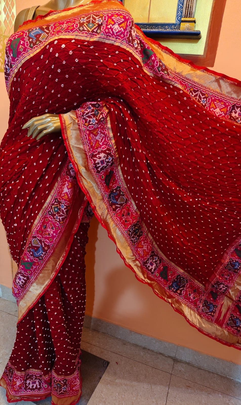 Close-up of the dotted pattern