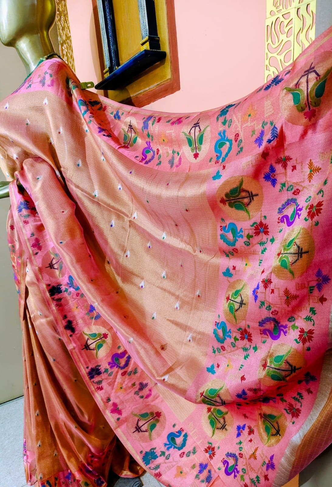 Close-up of the contrast border